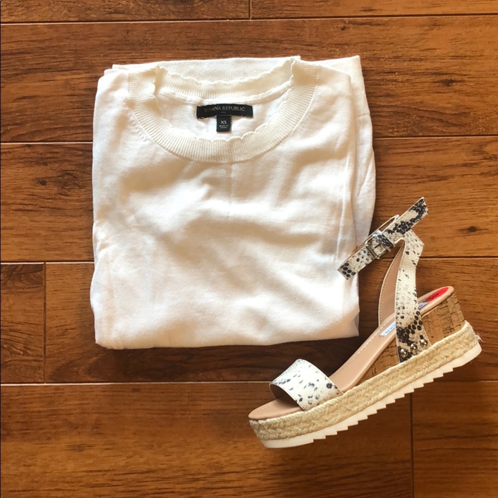 White scalloped neckline banana republic sweater